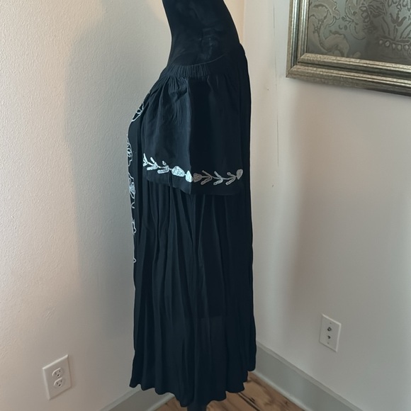 EXIST black boho dress off the shoulder gray embroidered front short sleeves - Picture 3 of 7